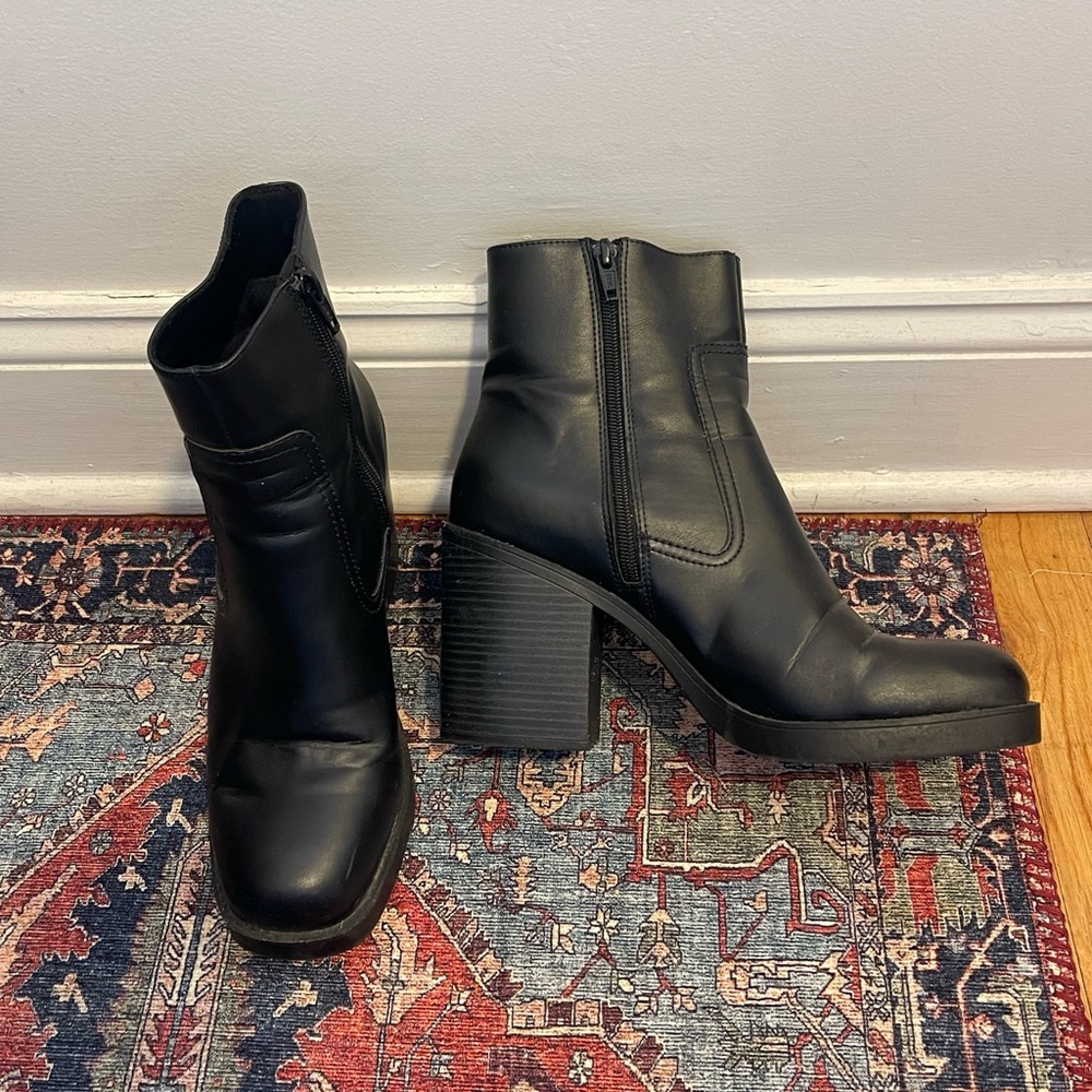 DIVIDED Women’s Heeled Boot